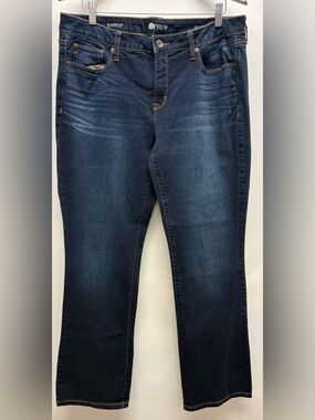 4 for $25 💙 Stylus Bootcut Jeans (Size 33/16) 💙